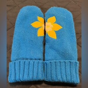 ***😀3 for $35./Canadian Cancer Society Kootenay yellow daffodil mitts.